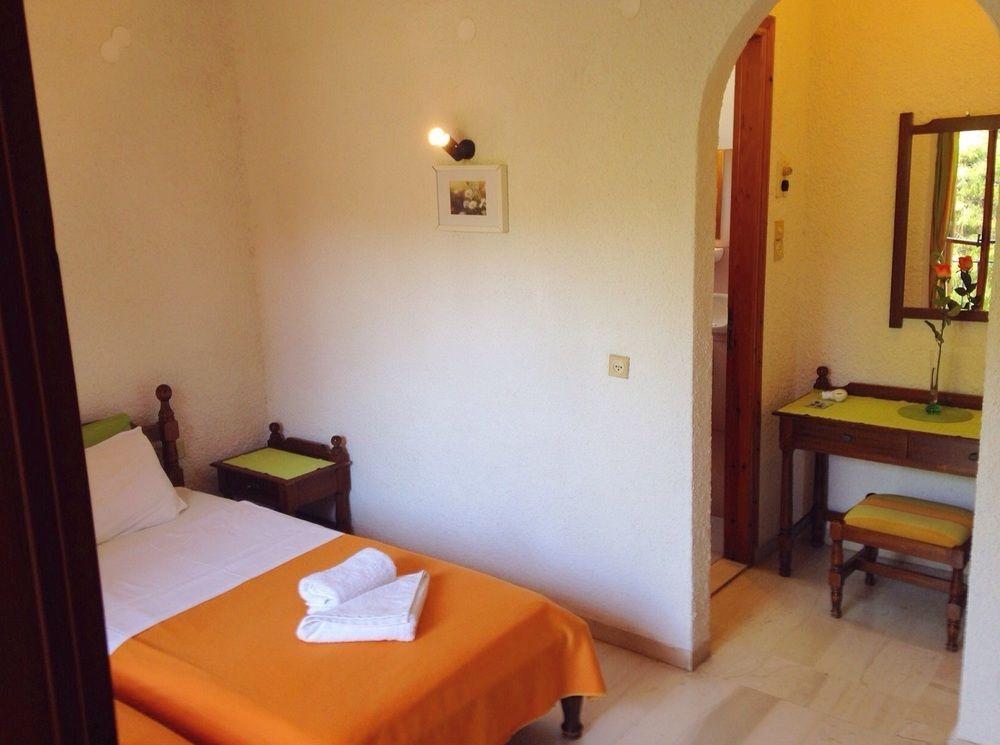 Artemis Rooms Agia Marina  Ngoại thất bức ảnh