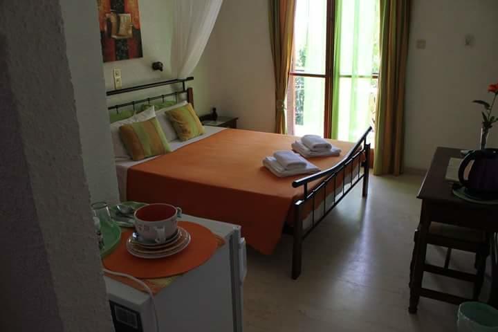 Artemis Rooms Agia Marina  Ngoại thất bức ảnh